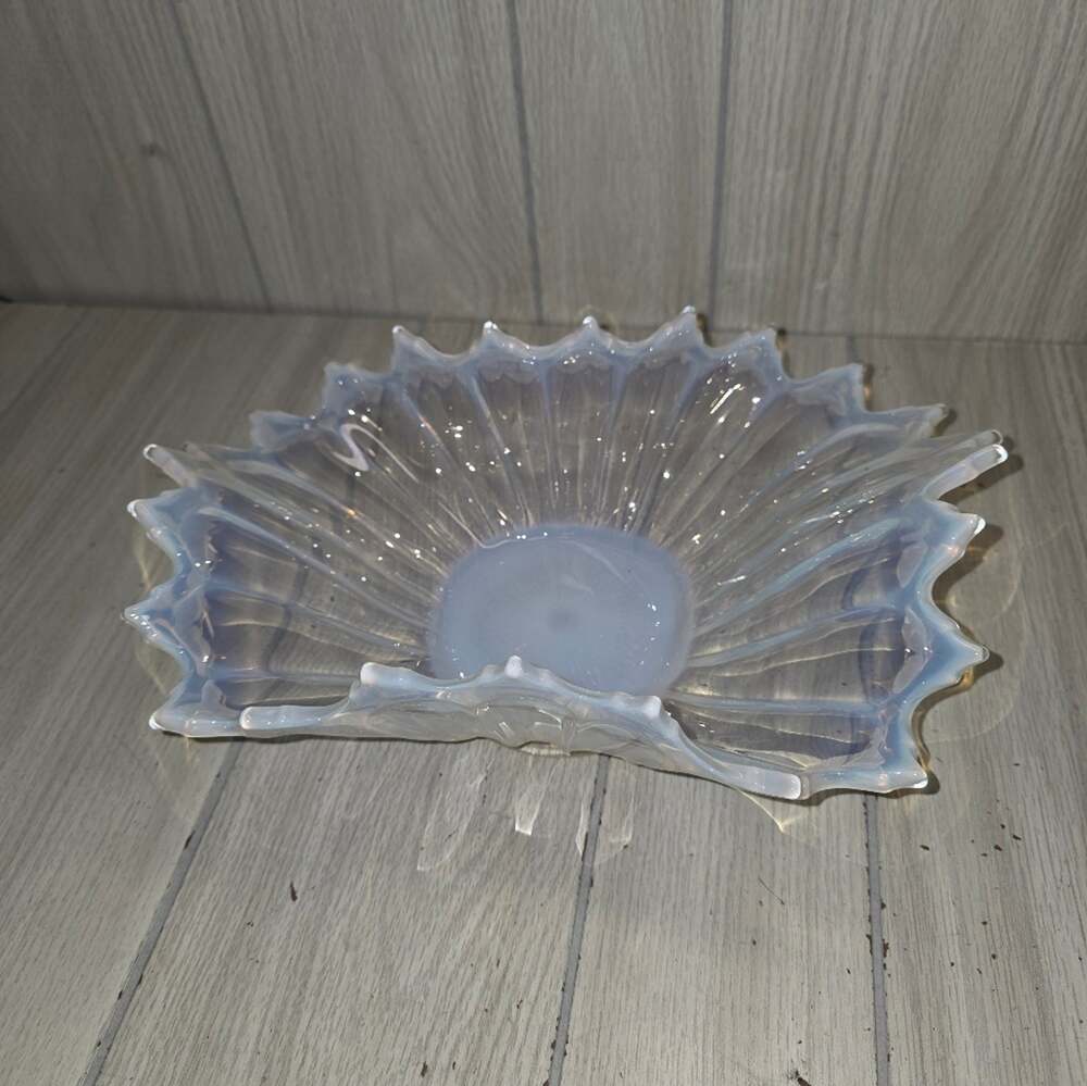 Vtg Fostoria Heirloom Opalescent White Stretched Glass Bowl Candy Dish Art Glass